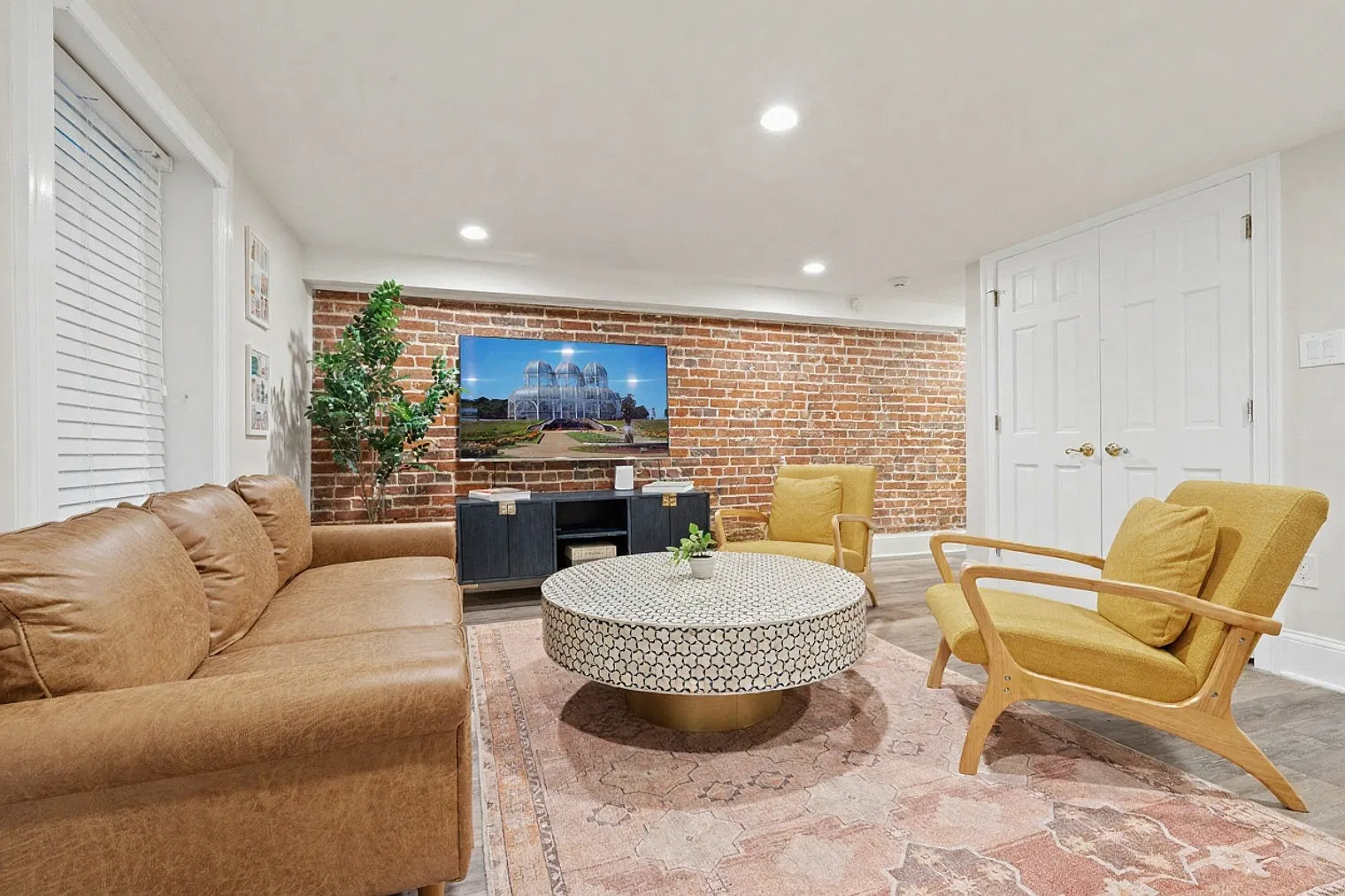 1 bed, 1.0 bath, 775 sqft, $4,012 — Photo 1