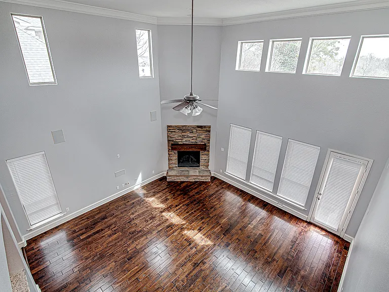 828 Thomas Crossing Dr — Photo 17