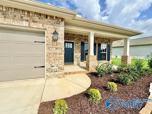 4 bed, 3.0 bath, 2153 sqft, $2,275 — Photo 2