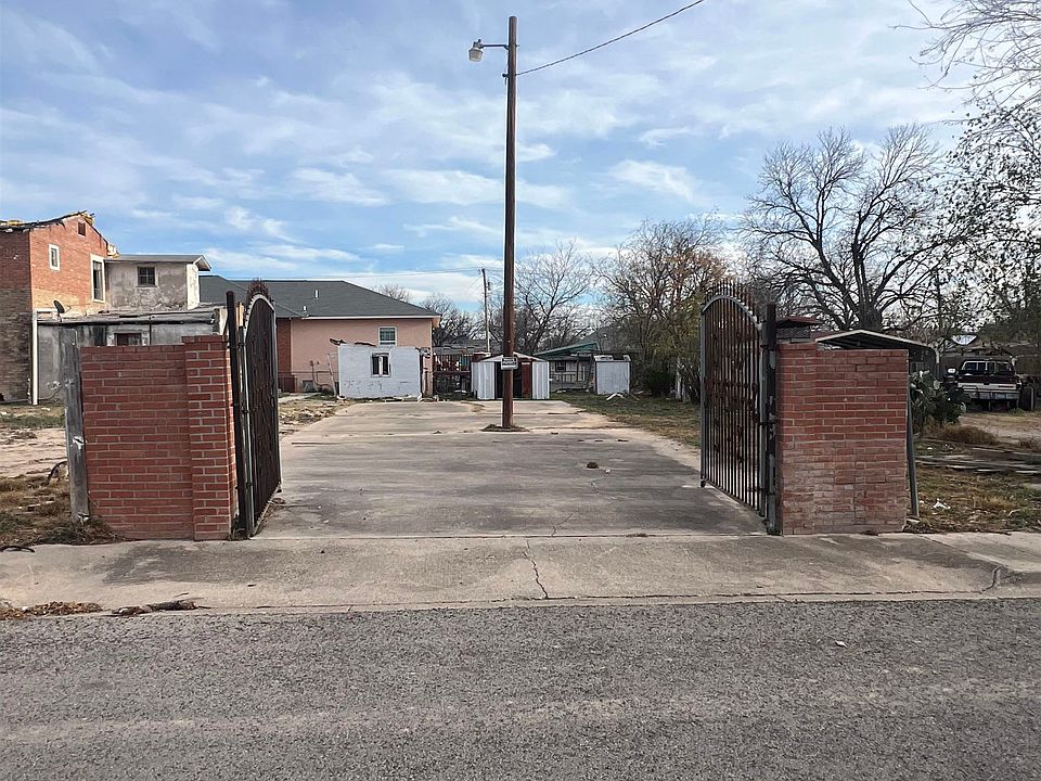 2nd image of 209 Chapoy St