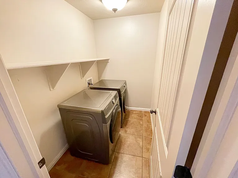 1228 W 200 N — Photo 15