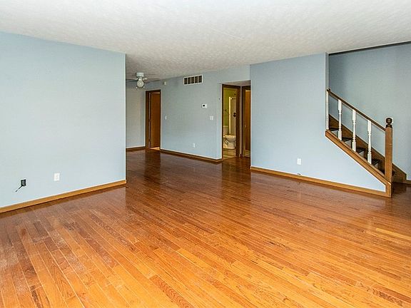 4th image of 1267 W 70th St
