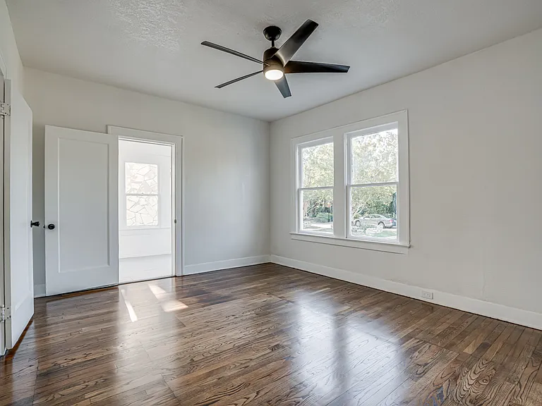 2035 W Summit Ave — Photo 22