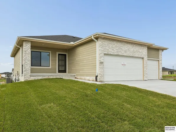 21409 Y St, Elkhorn, NE 68022