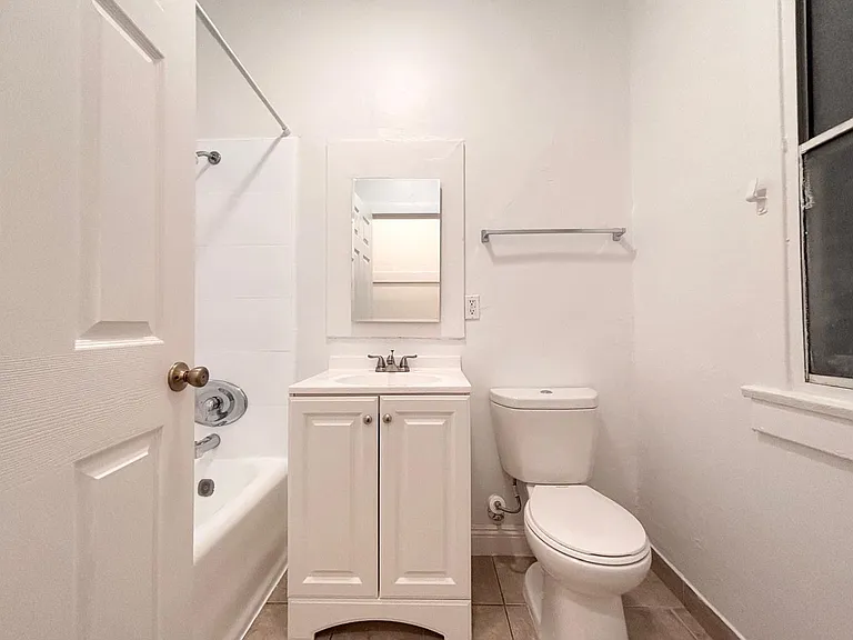 1056 S Normandie Ave — Photo 22