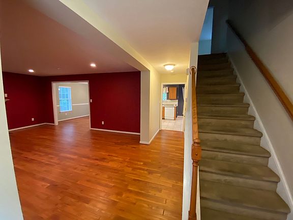 2nd image of 9745 Willow Glen Ln