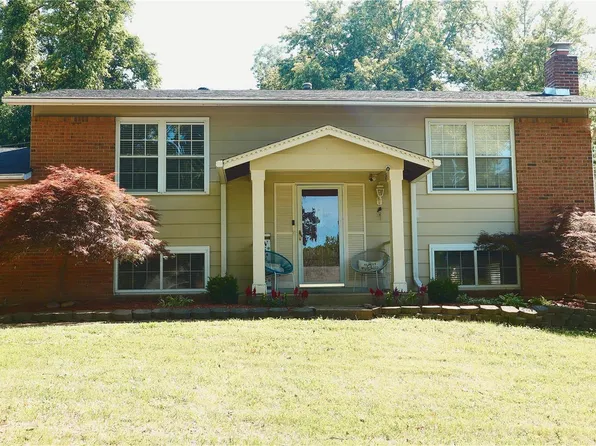 12776 San Clemente Dr, Bridgeton, MO 63044