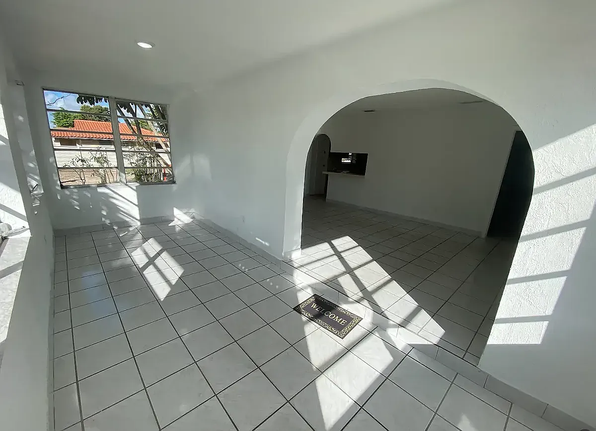 3 bed, 1200 sqft, $3,500 — Photo 1