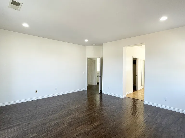 5218 Mariner Dr — Photo 33