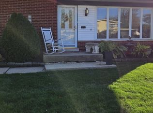 216 Laura Ln, Chicago Heights, IL