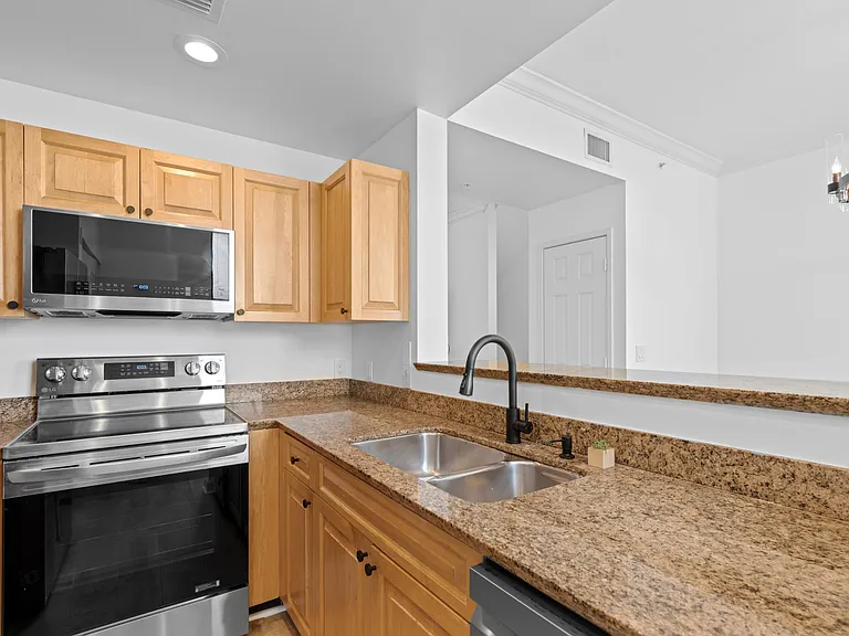 687 Hibiscus St — Photo 11