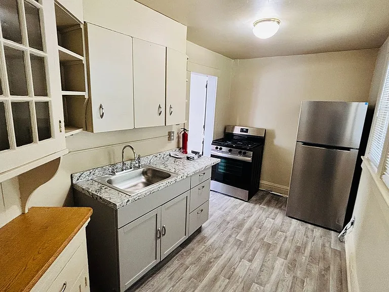 551 Park Pl — Photo 4