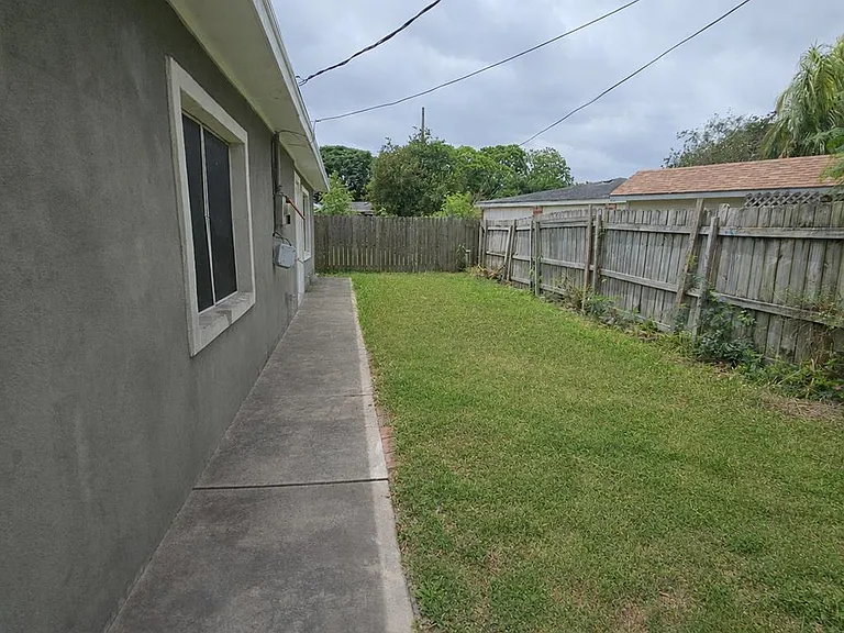 14 Laura Ln — Photo 29