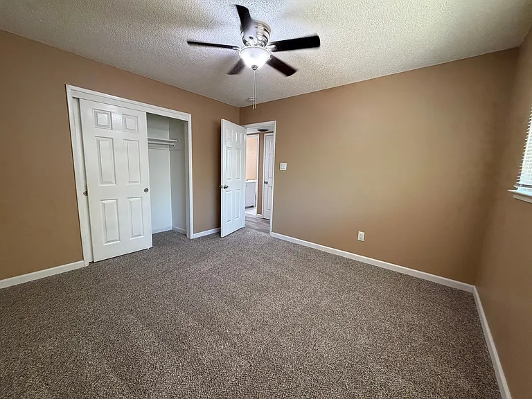 5725 Woodleigh Dr — Photo 15