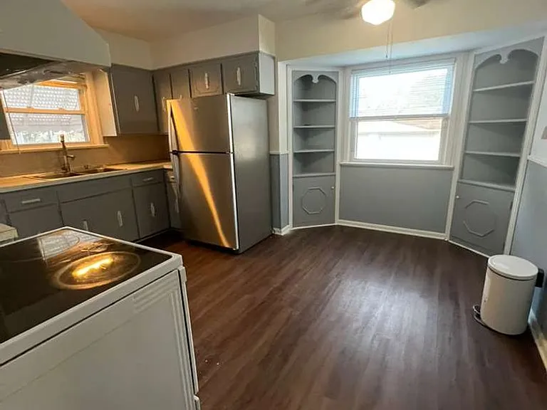11215 Langton Ave — Photo 5