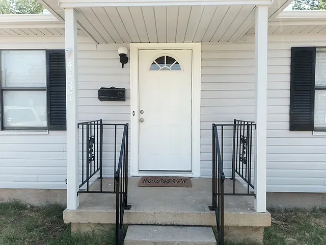 4437 Bowie St — Photo 2