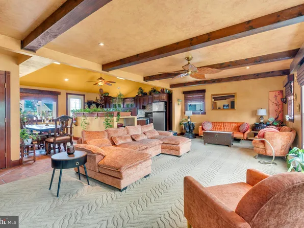 516 River Dr, Riverside, NJ 08075