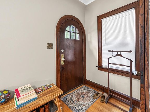 2nd image of 1554 E Hampton DRIVE