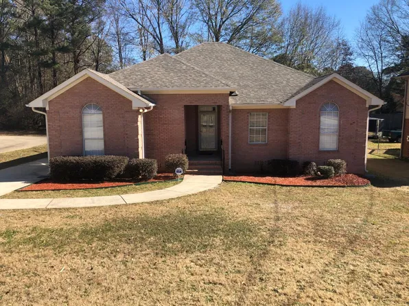 524 Flint Parc Cir, Bessemer, AL 35022