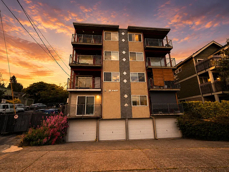Barrett Square Apartments: Your Ideal Urban Home — Photo 29
