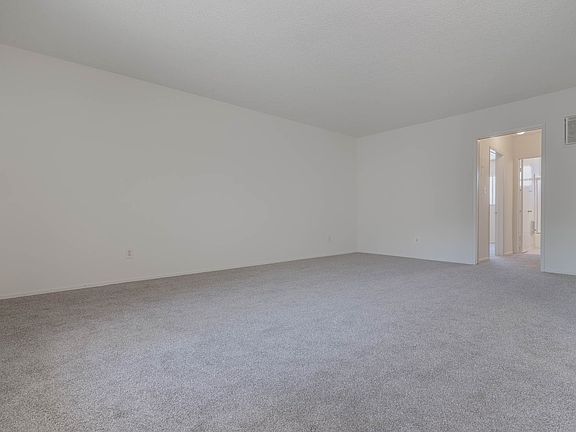 5th image of 4060 Stevely Ave APT 5
