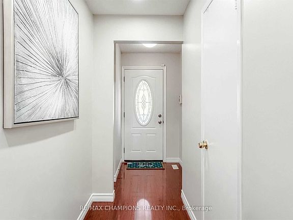 3rd image of 60 Banting Cres