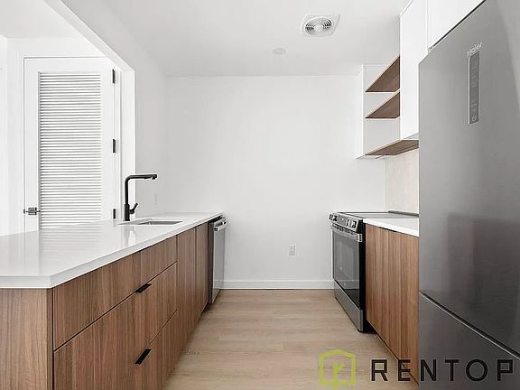3rd image of 1051 Pacific St #611