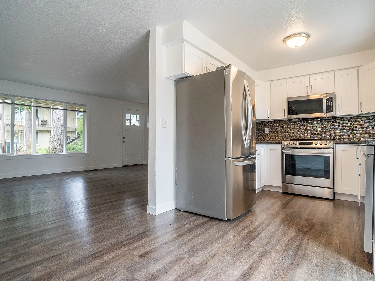 2 bed, 825 sqft, $1,425 — Photo 1