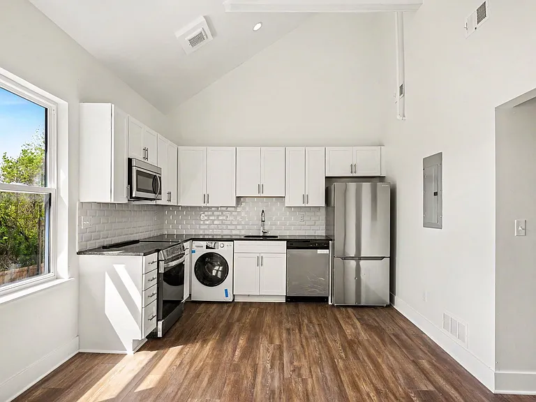 4729 Rohns St #1A — Photo 4
