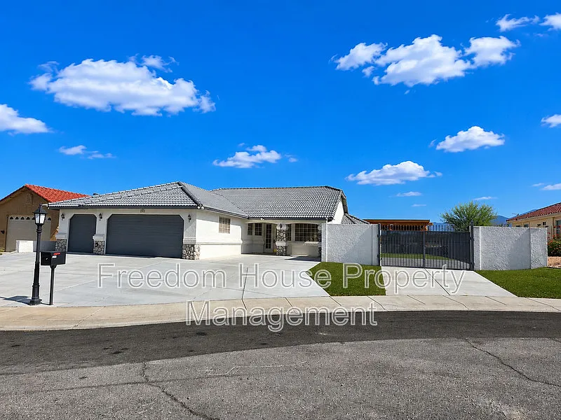 3 bed, 2.0 bath, 1914 sqft, $2,536 — Photo 4