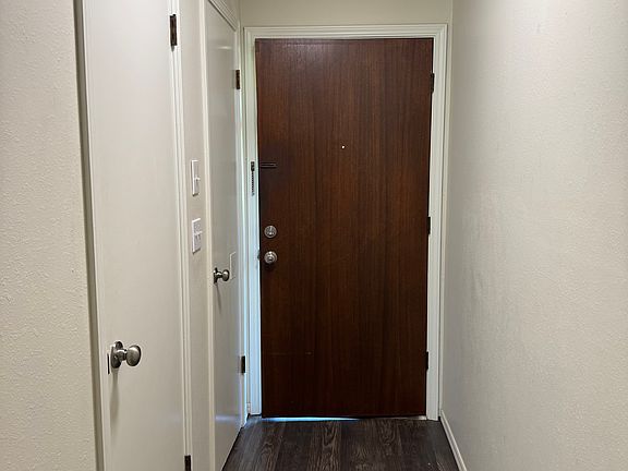 3rd image of 804 Holly Hill Rd