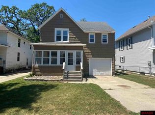 409 7th St NW, Austin, MN 55912
