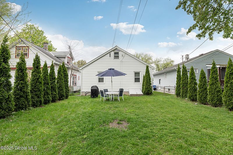 3rd image of 17 Betwood Street
