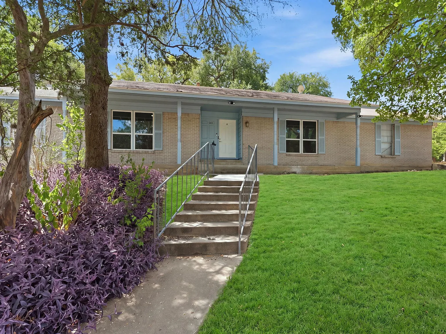 4 bed, 2.0 bath, 1908 sqft, $3,000 — Photo 1