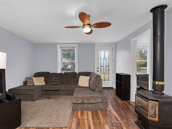 3rd image of 9 Caroline St