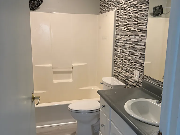 1860 Clearbrook Dr — Photo 8