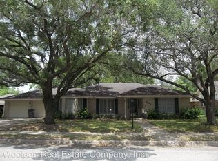 202 Hampshire St, Victoria, TX 77904