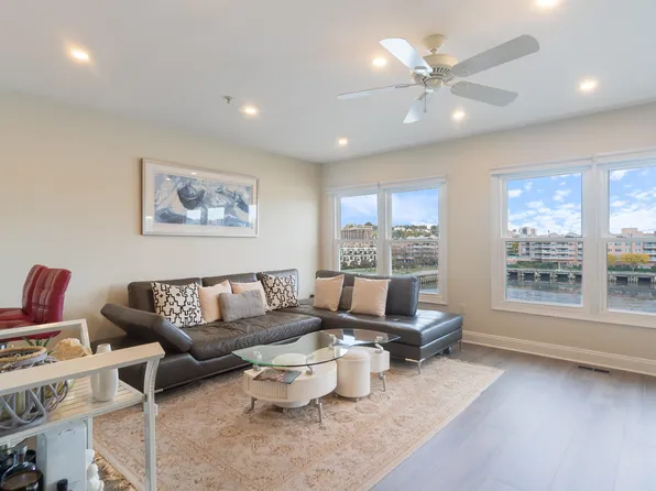 302 The Promenade image 7 of 48