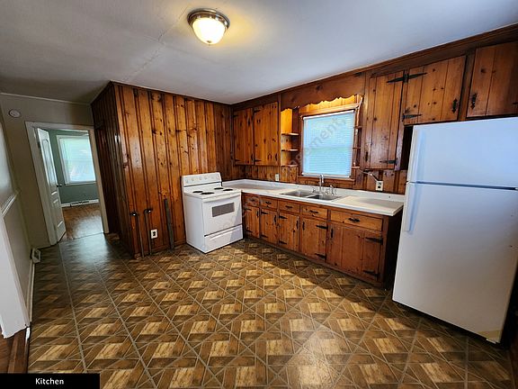 3rd image of 816 Howard St