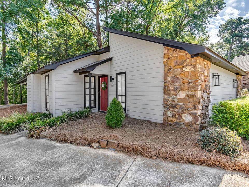 1st image of 212 Dublin Ct
