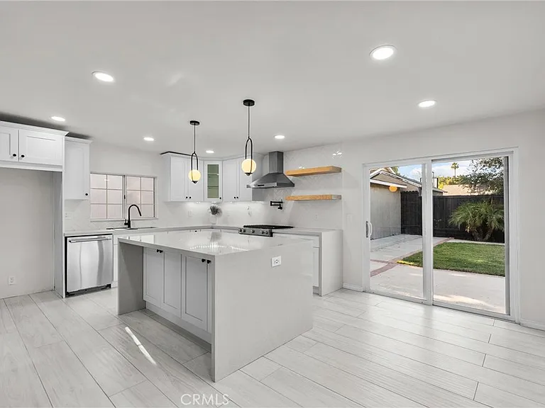 17337 Emelita St — Photo 12