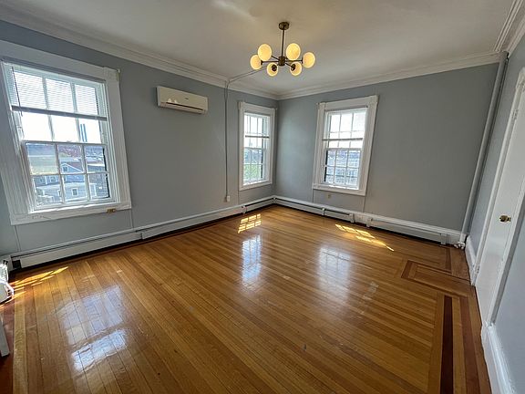 4th image of 296 Benefit St #2R