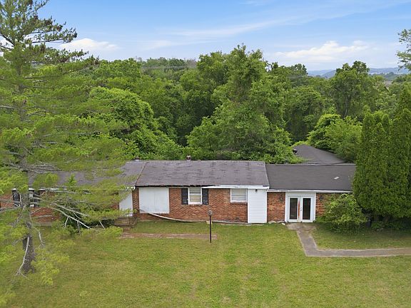 3rd image of 213 Rosehill Dr