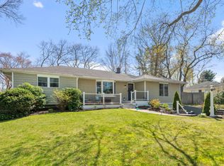 1426 Townline Rd, Nesconset, NY 11767