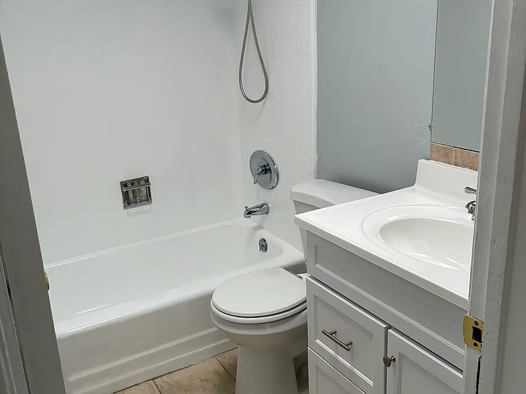 1052 Justin Ave #4 — Photo 6
