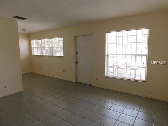 2nd image of 10403 Ventura Ave
