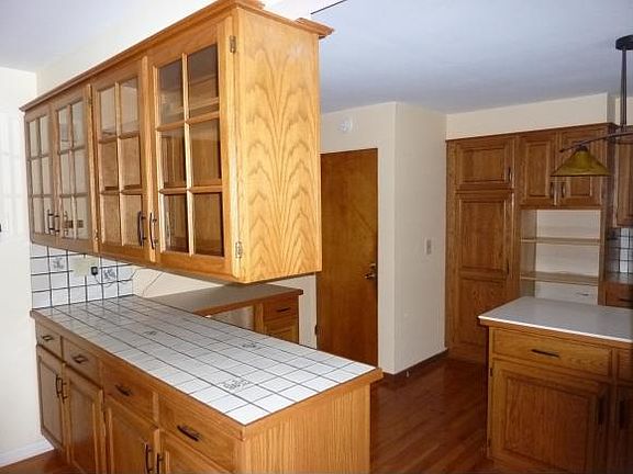 5th image of 1233 Edward St