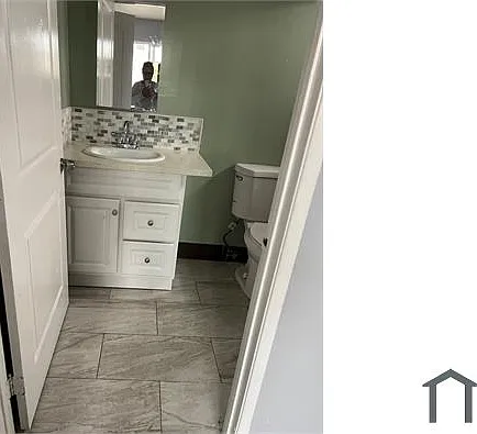 2429 Griffin Ave #8 — Photo 3