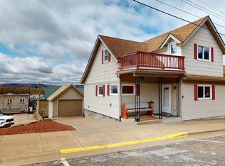 9 N Hill St, Fountain City, WI 54629