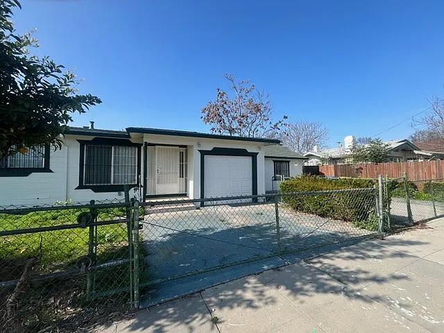 1045 S American St photo 1